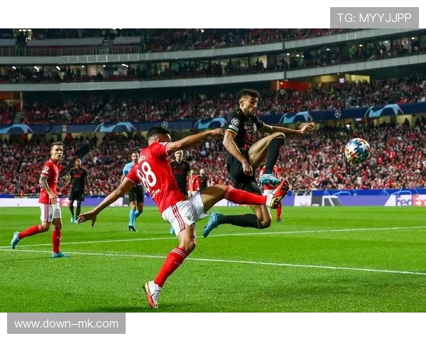 本菲卡客场挑战阿贾克斯，穆里尼奥率队争取欧冠首胜